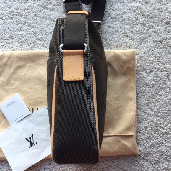 Louis Vuitton Citadin Messenger Bag. - Picture 3 of 9